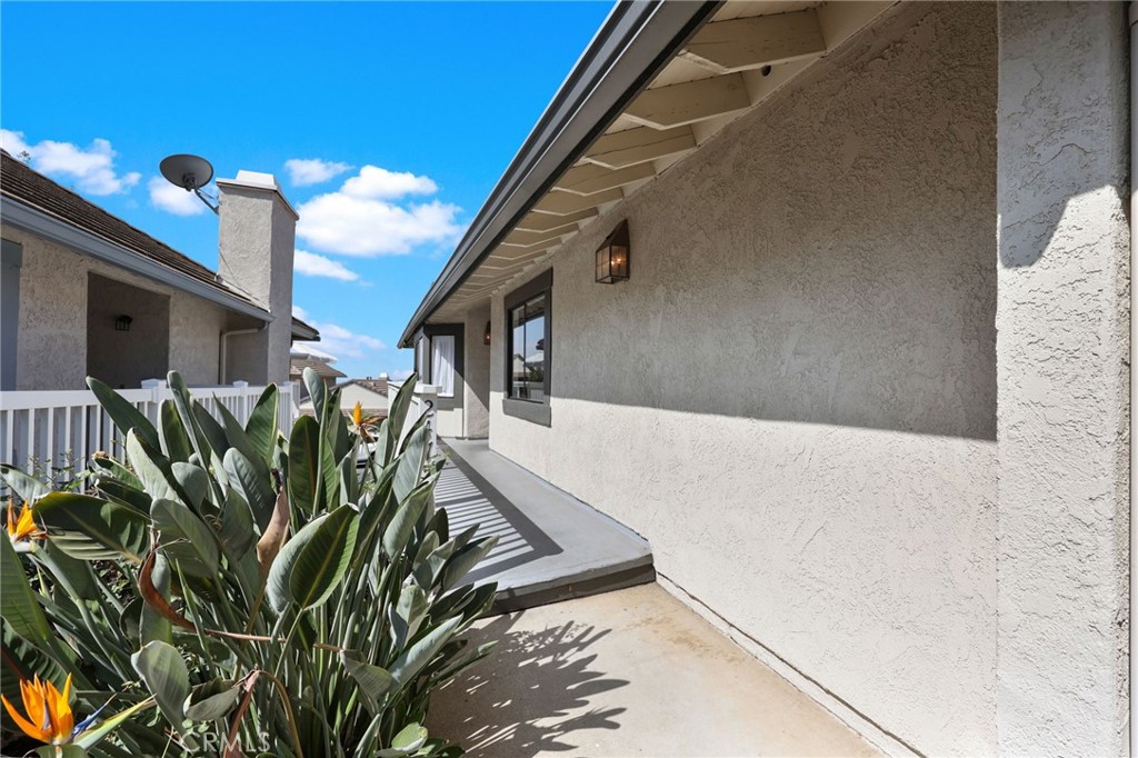 2475 Woodfield Property Photo 10
