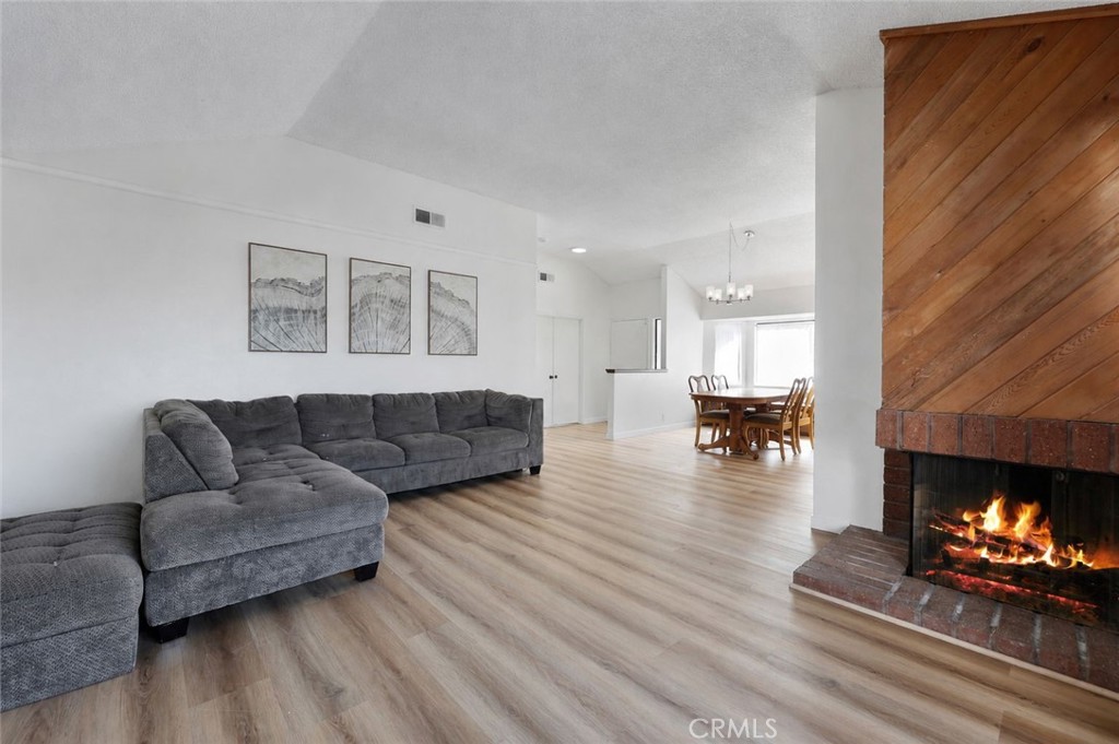 2475 Woodfield Property Photo 12