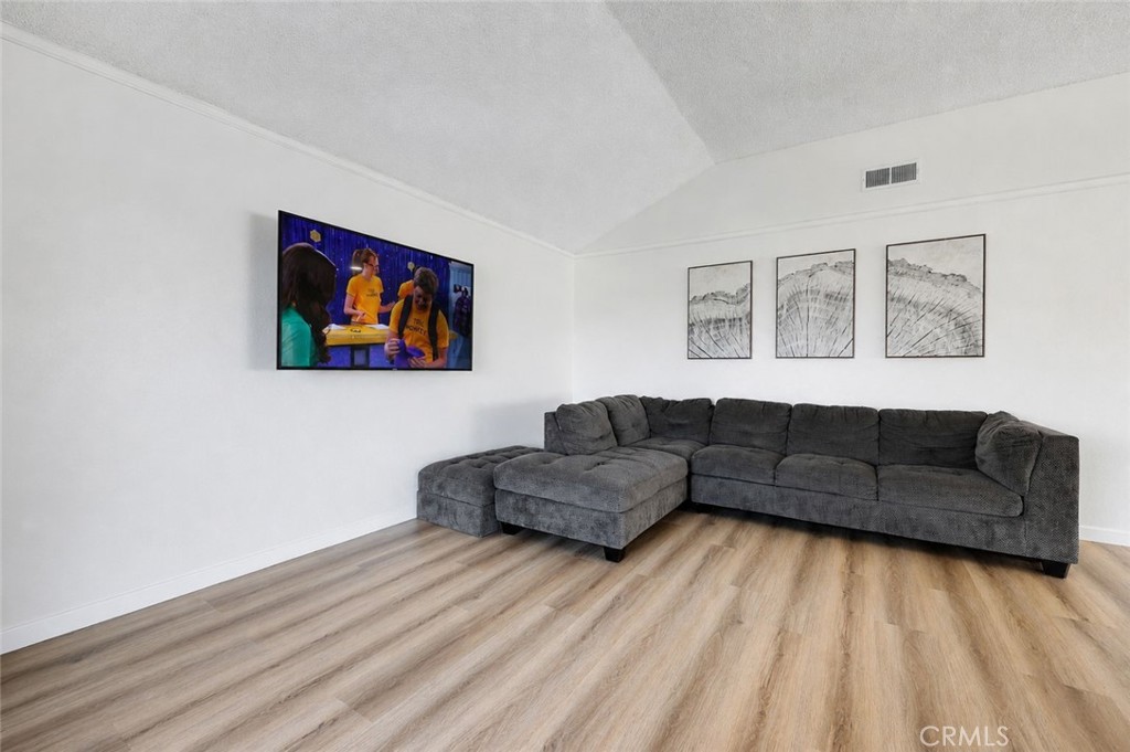 2475 Woodfield Property Photo 13