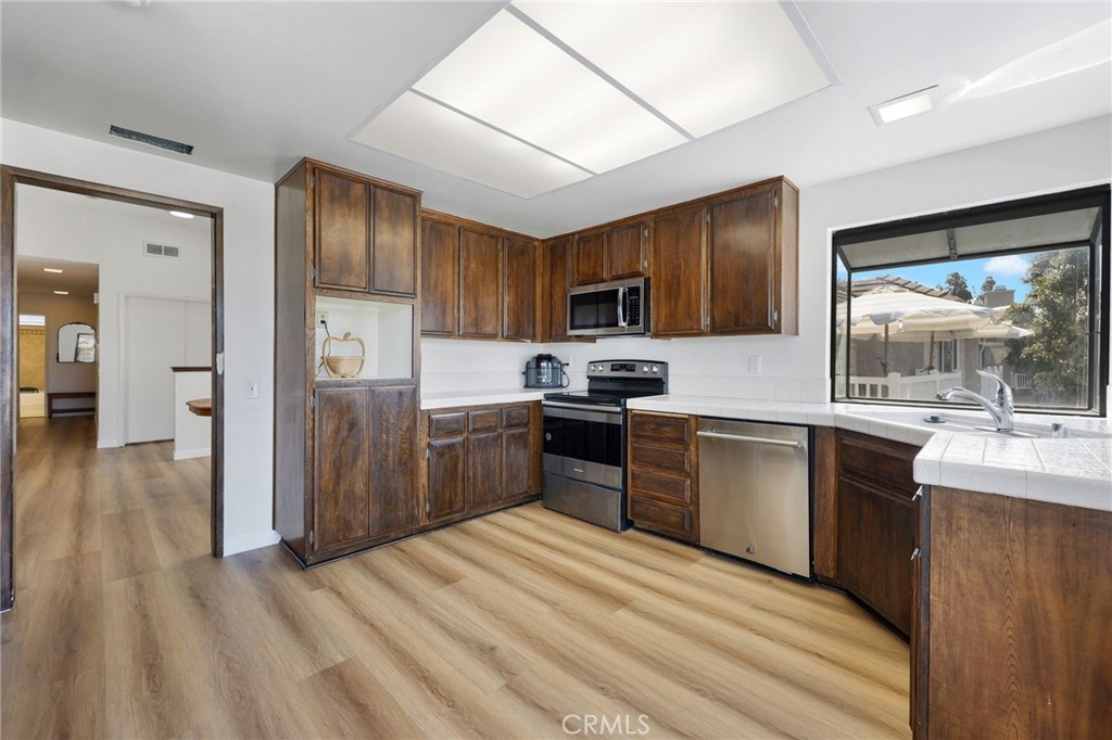 2475 Woodfield Property Photo 18