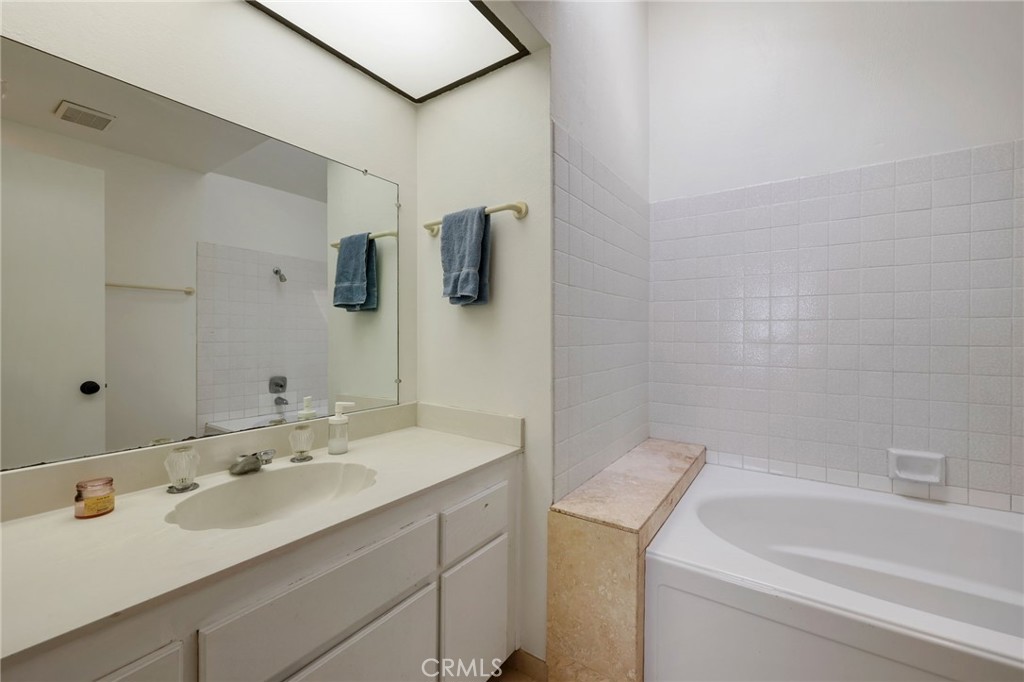 2475 Woodfield Property Photo 41