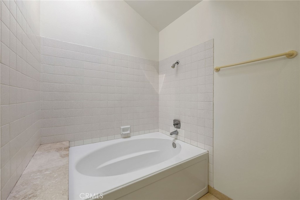2475 Woodfield Property Photo 43
