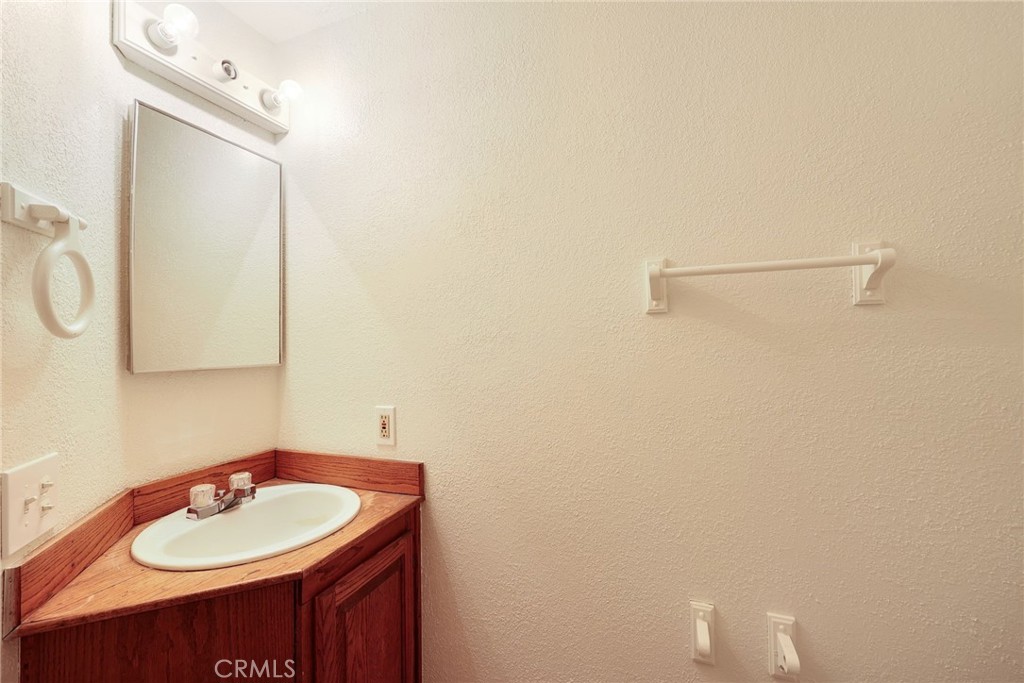 2475 Woodfield Property Photo 44
