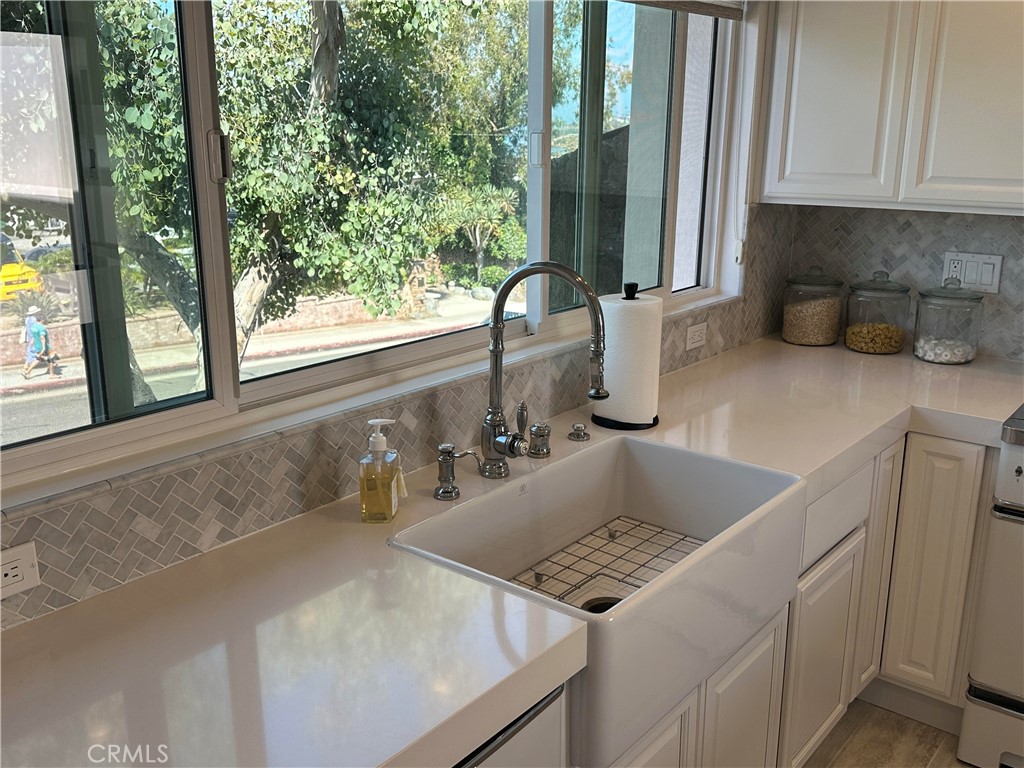 577 Ramona B Property Photo 7