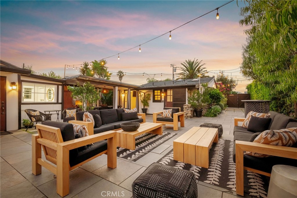 469 Oak Property Photo 1