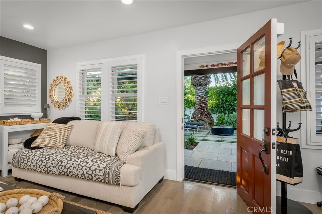 469 Oak Property Photo 4