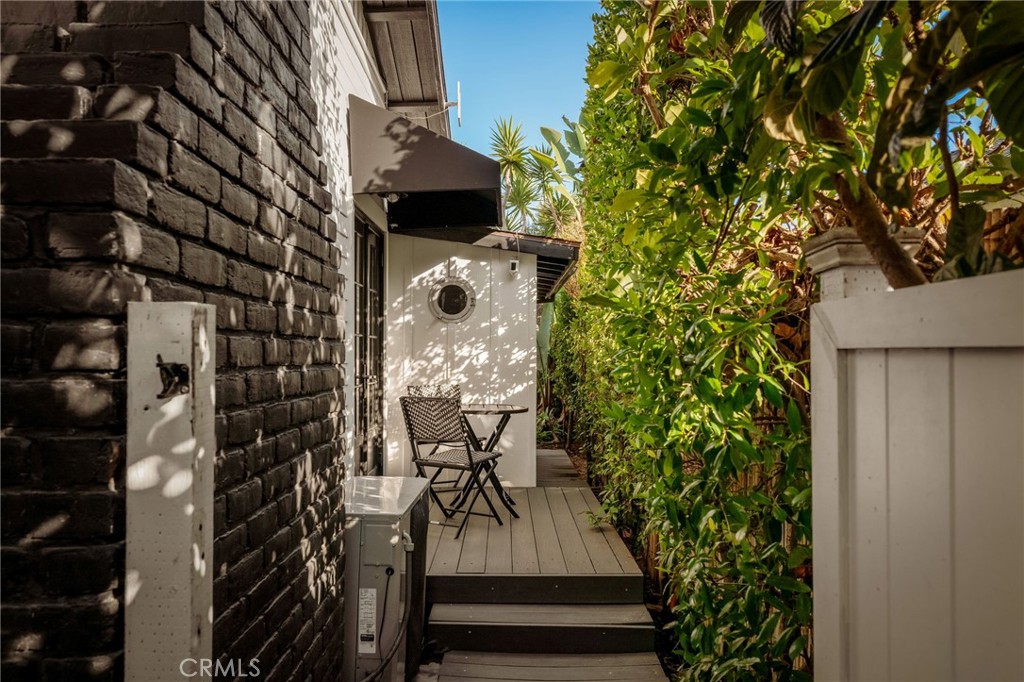 469 Oak Property Photo 12