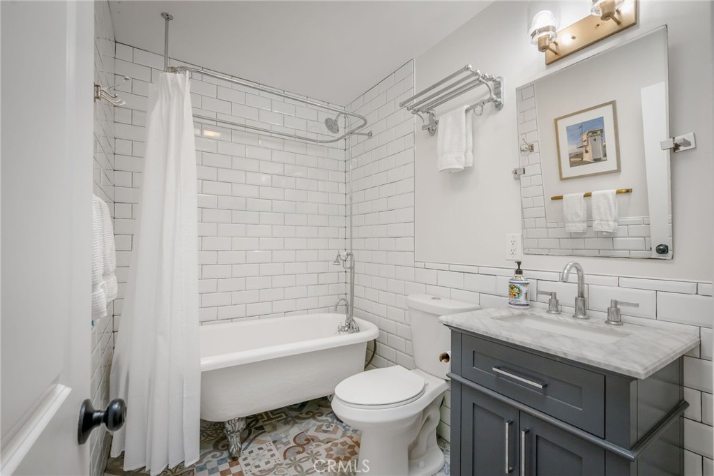 469 Oak Property Photo 13