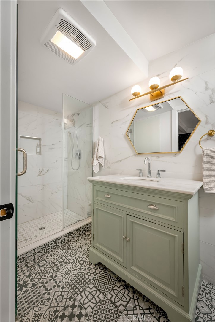 469 Oak Property Photo 15
