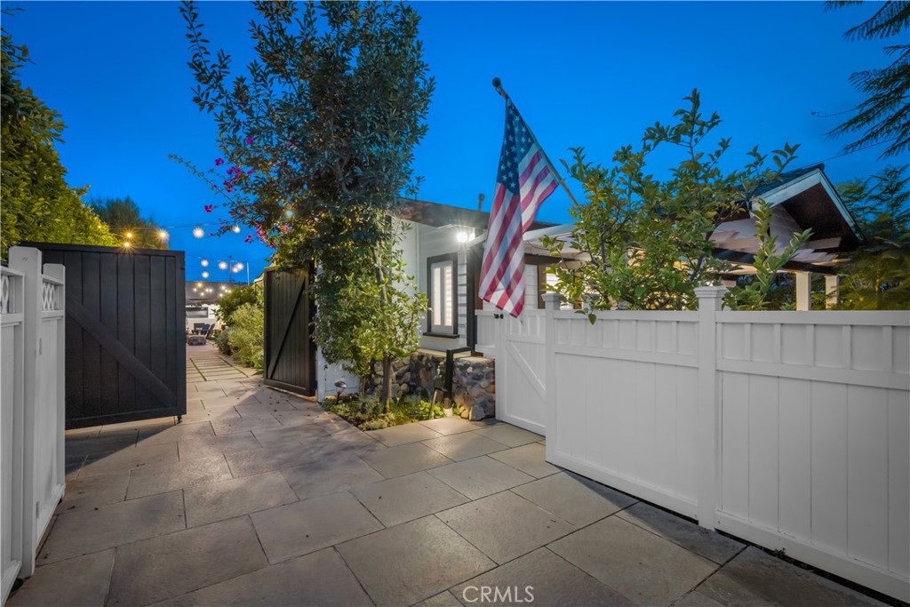 469 Oak Property Photo 45