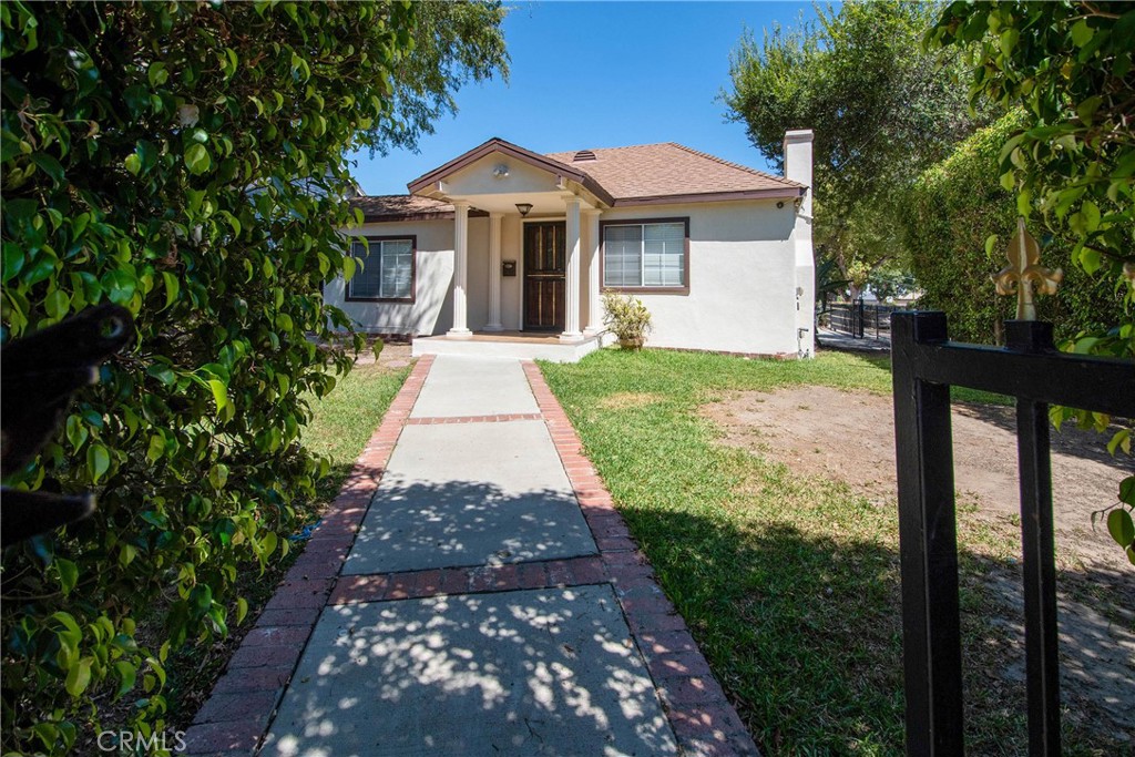 300 N Carmelo Property Photo 3