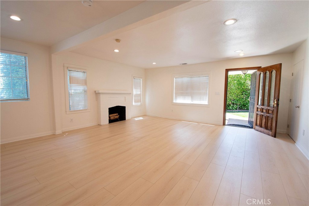 300 N Carmelo Property Photo 8