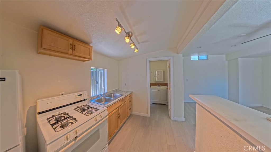 300 N Carmelo Property Photo 19