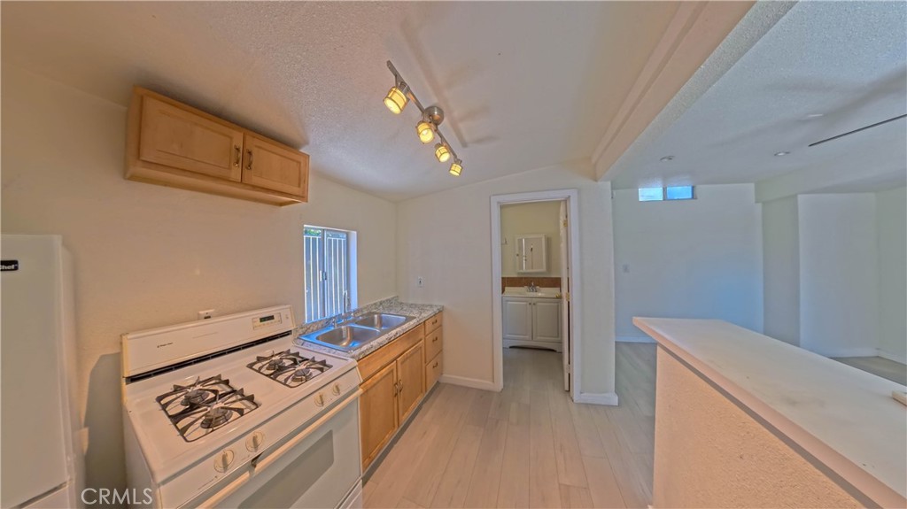 300 N Carmelo Property Photo 19