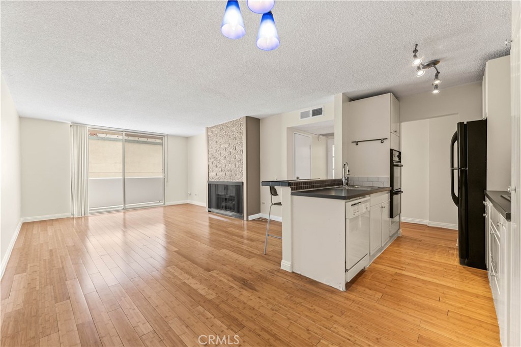 421 S La Fayette Park 406 Property Photo 1