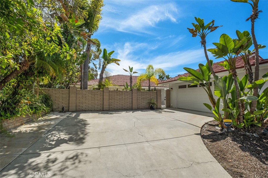 2719 Via Montecito Property Photo 4