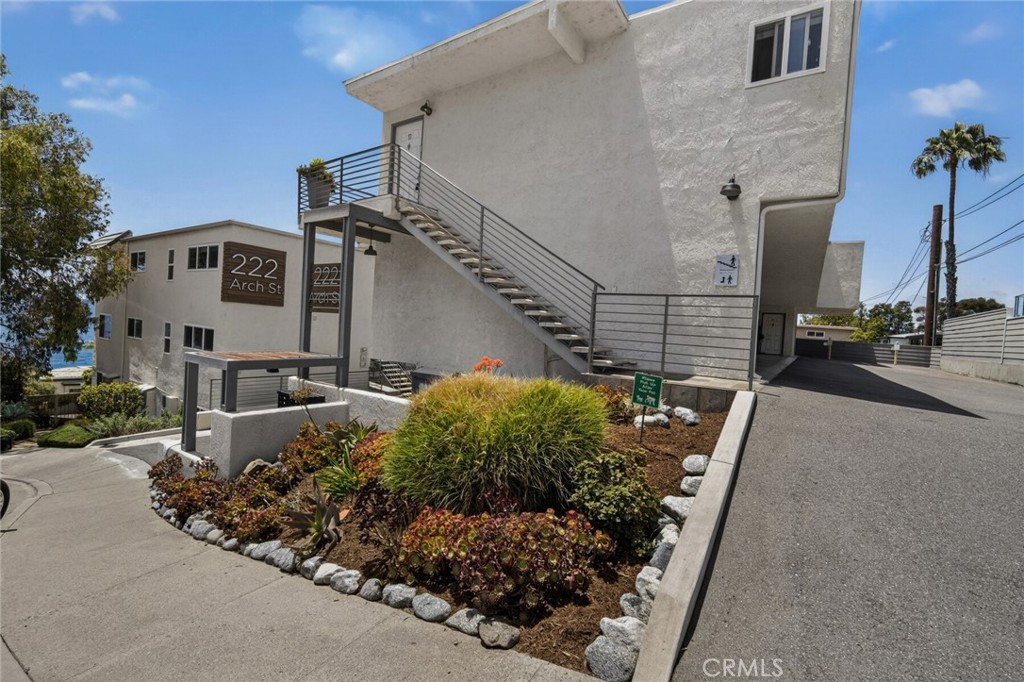 222 Arch 7 Property Photo 3