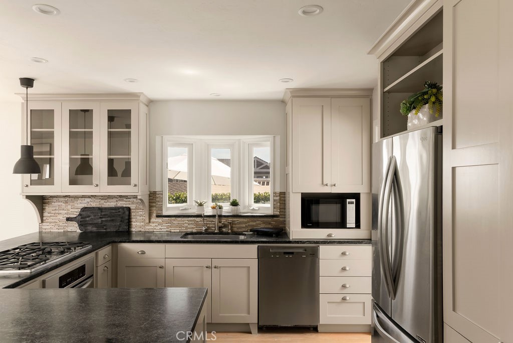 465 Monterey Property Photo 7