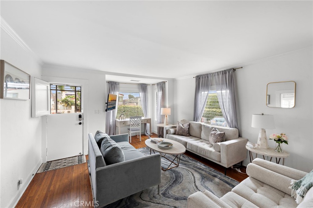 368 Oak Street Property Photo 4