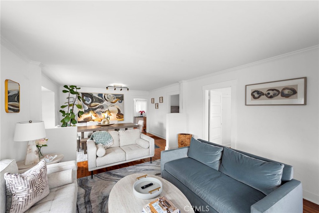 368 Oak Street Property Photo 5