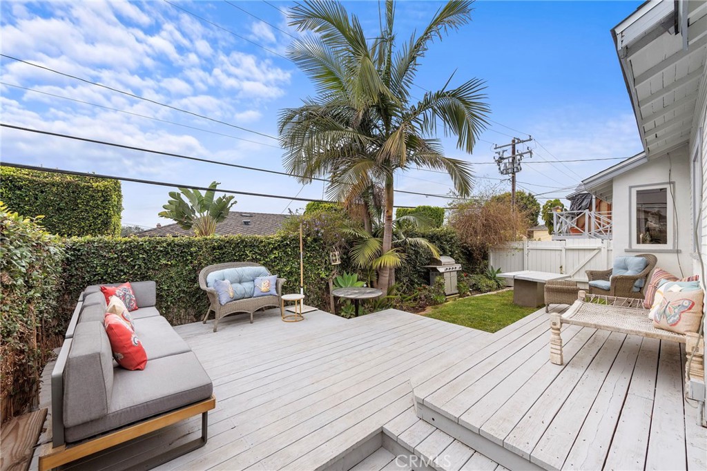 368 Oak Street Property Photo 17