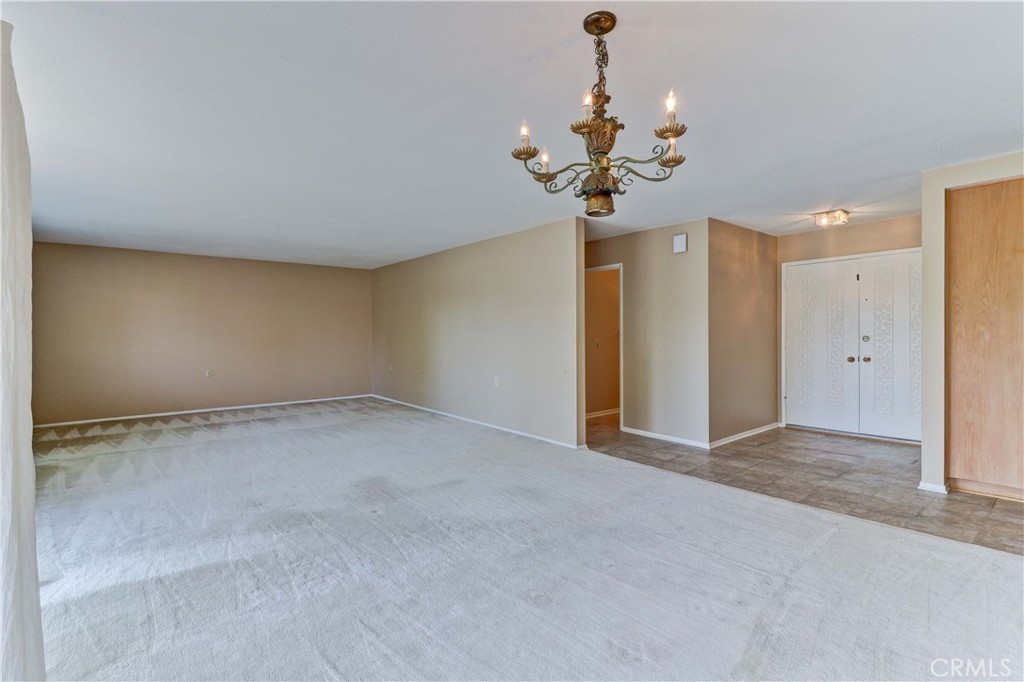 2396 W Via Mariposa W 3h Property Photo 6
