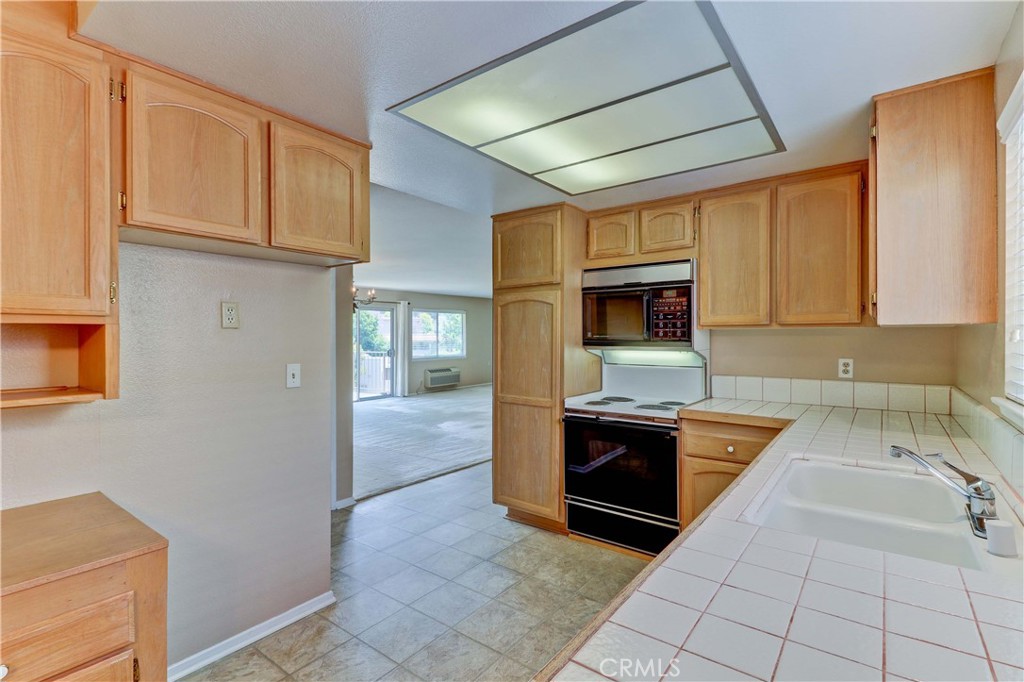 2396 W Via Mariposa W 3h Property Photo 11
