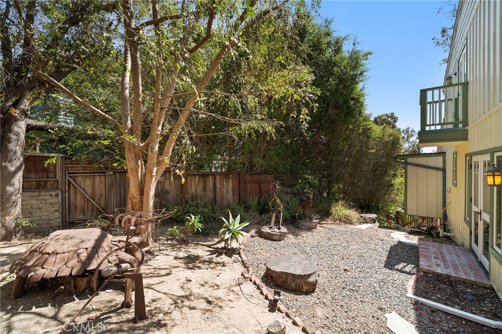 490 Arroyo Chico Property Photo 12