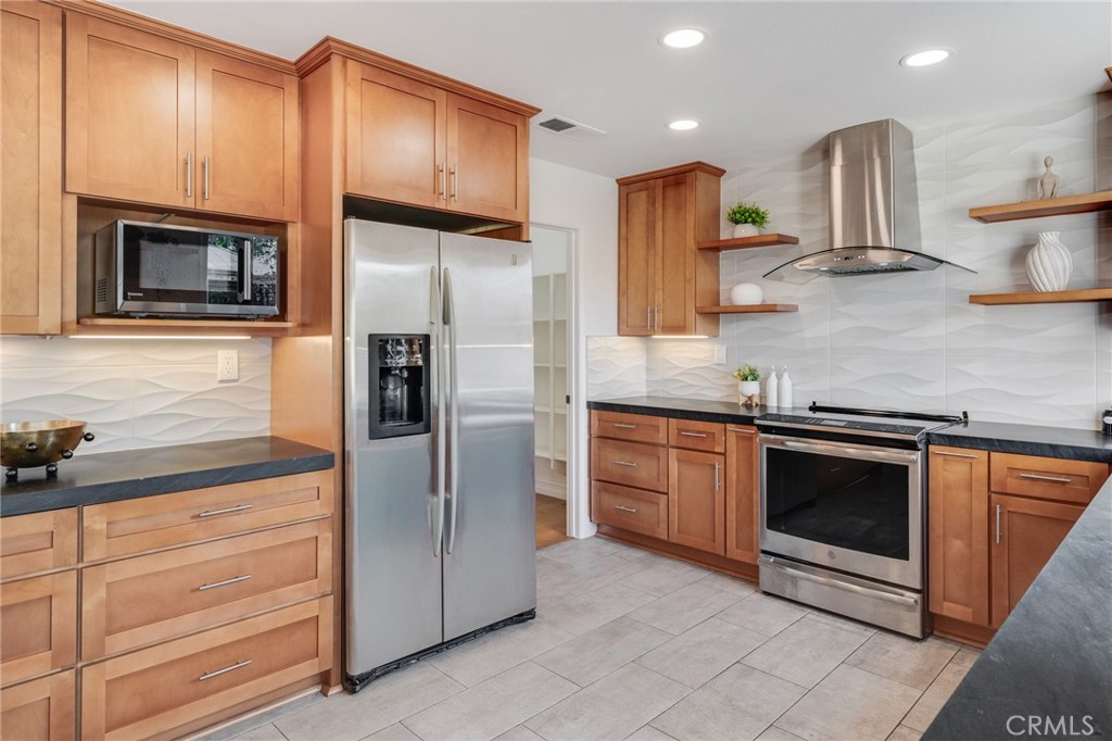 21 Rhode Island Property Photo 11