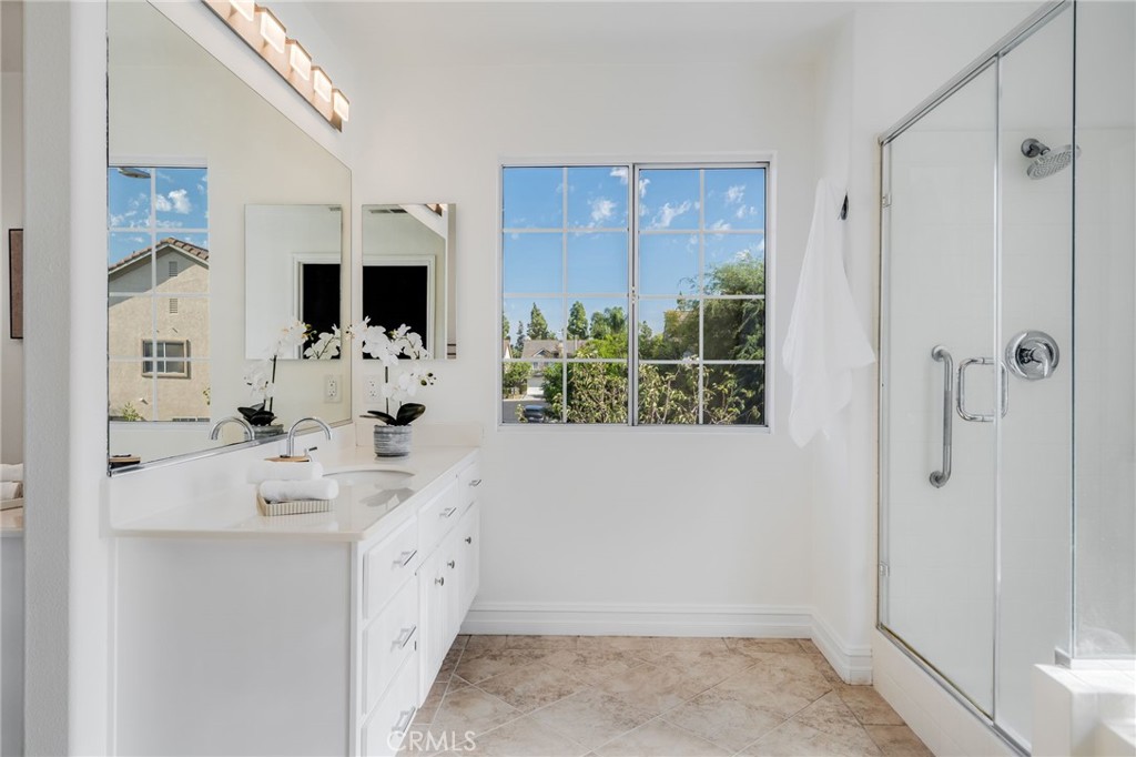 21 Rhode Island Property Photo 23