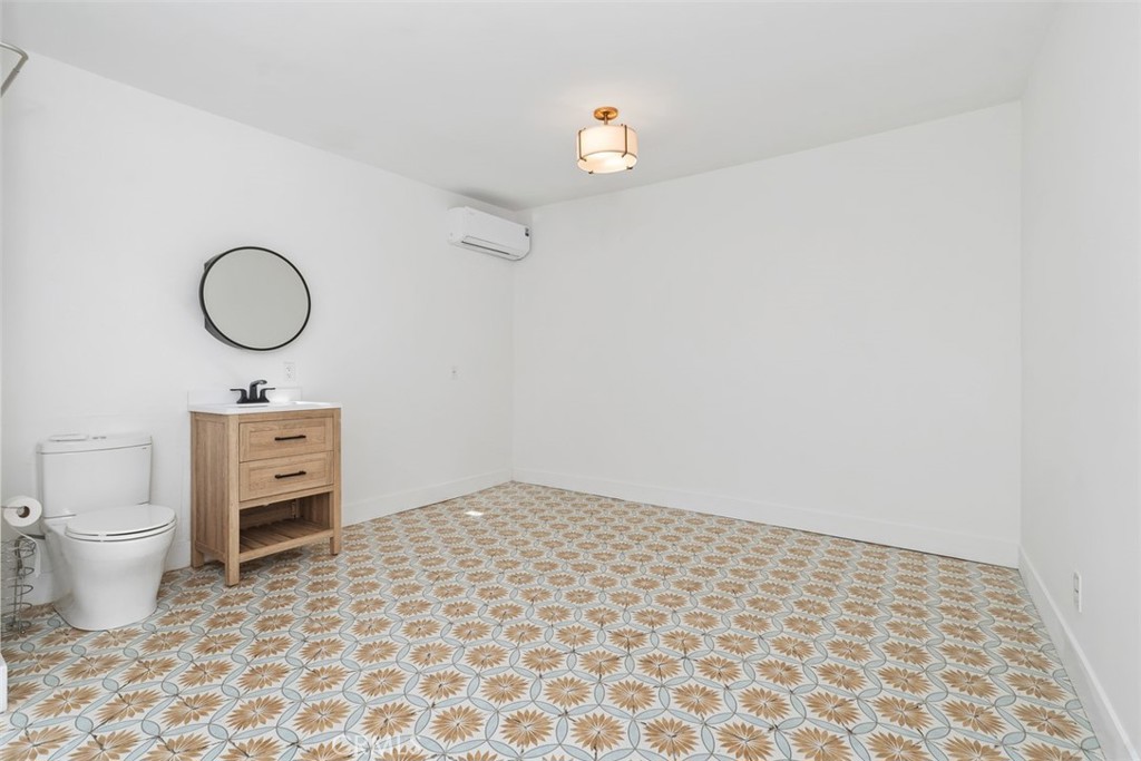 1136 Catalina Property Photo 33