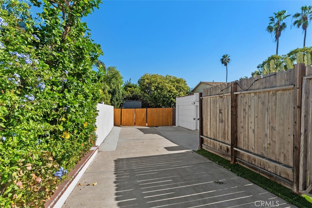 1136 Catalina Property Photo 35