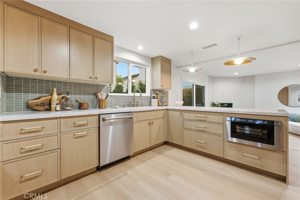 3508 Maple Property Photo 5