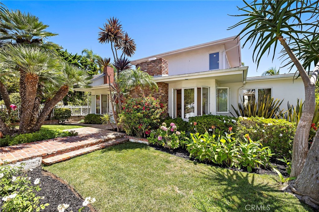 429 Aster Property Photo 3