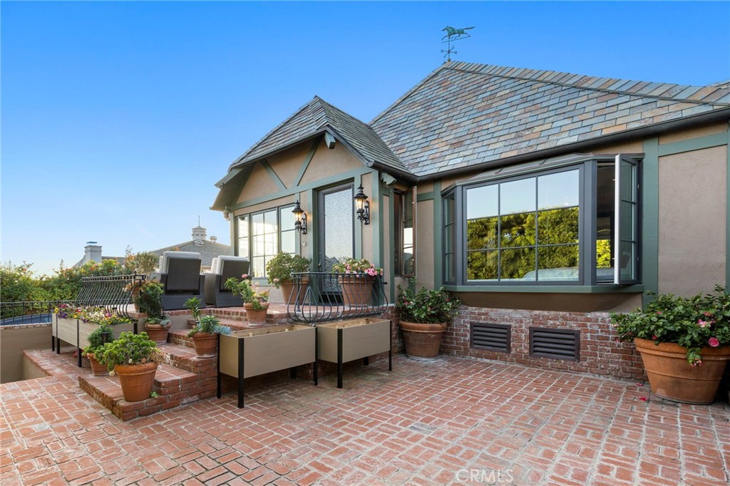 486 Holly Street Property Photo 3