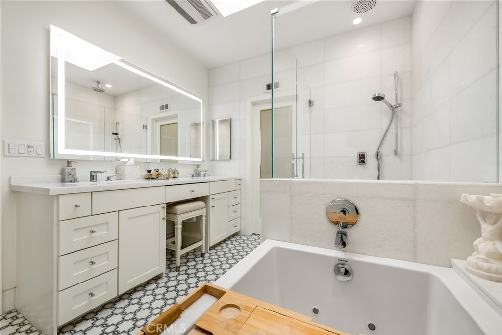 2 Maritime Drive Property Photo 22