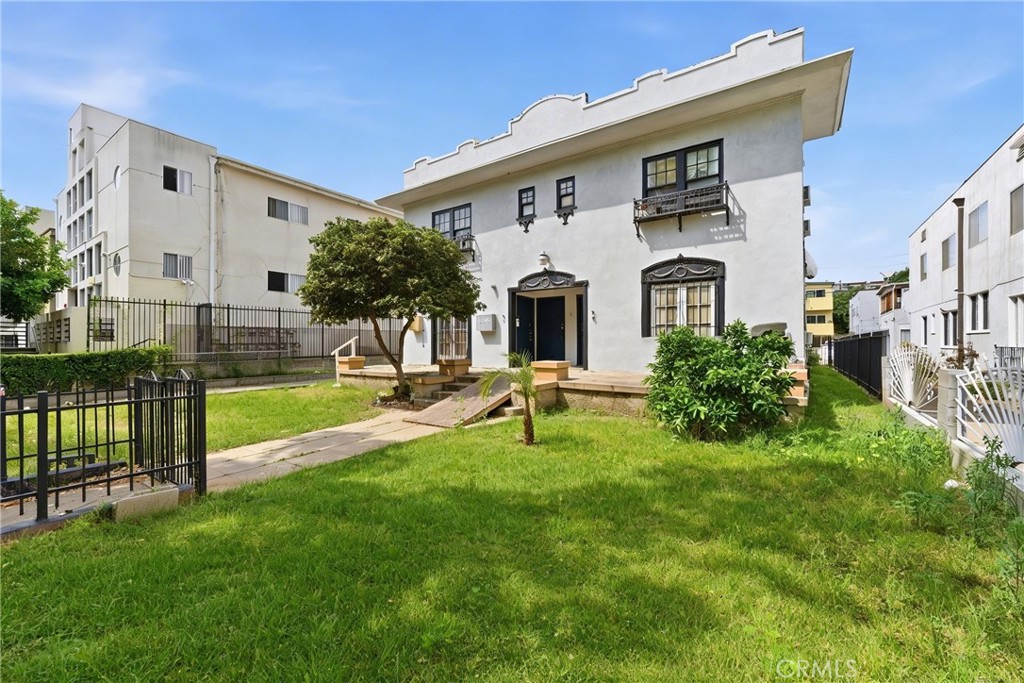 525 N Kenmore Avenue Property Photo 4