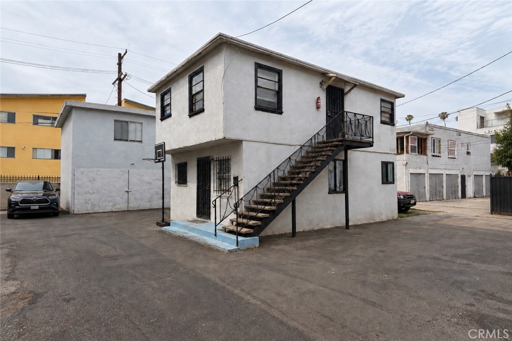 525 N Kenmore Avenue Property Photo 10