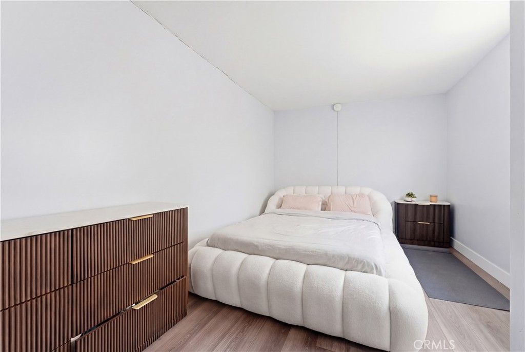 525 N Kenmore Avenue Property Photo 15