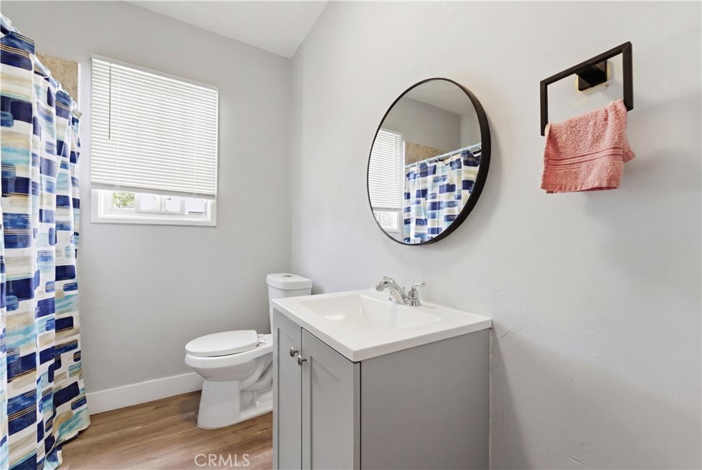 525 N Kenmore Avenue Property Photo 16