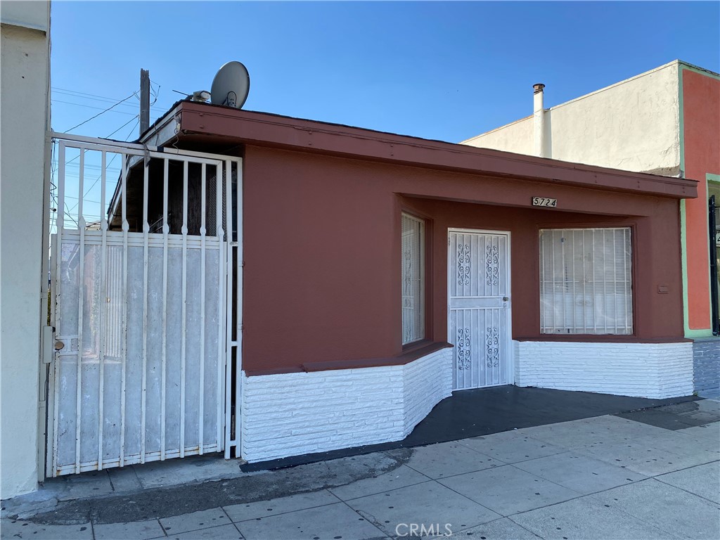 5724 E Beverly Boulevard Property Photo 2