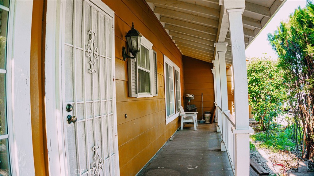 862 N Martin Street Property Photo 3