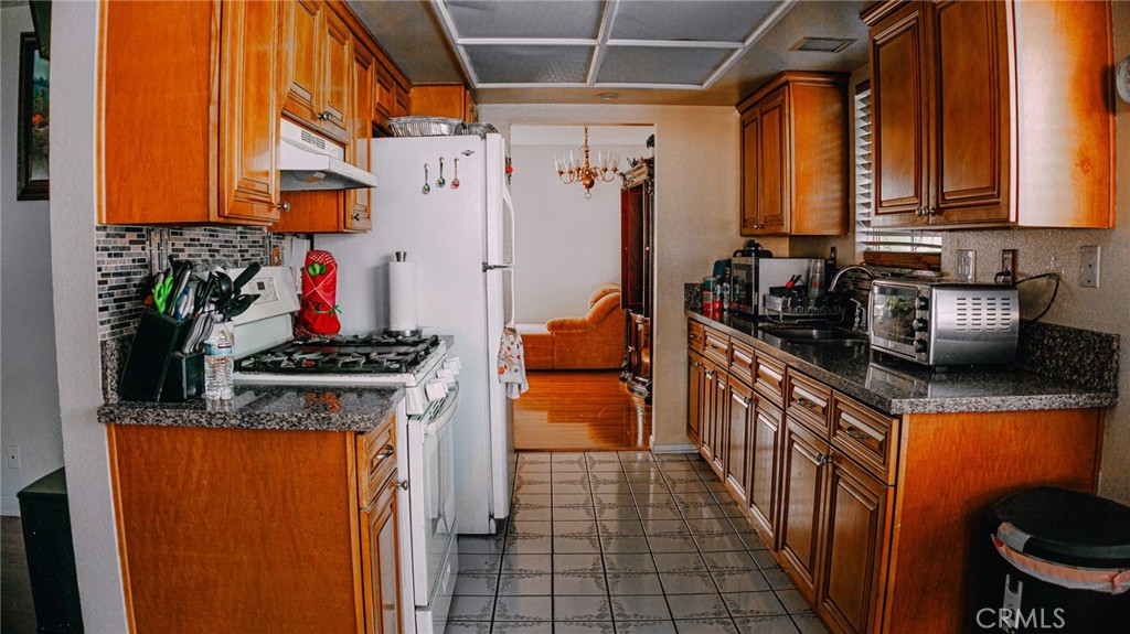 862 N Martin Street Property Photo 5
