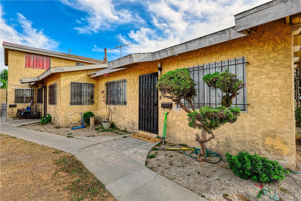 13426 S San Pedro Street Property Photo 1