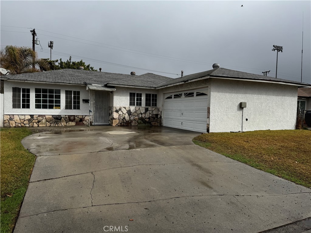 13453 Moccasin Street Property Photo