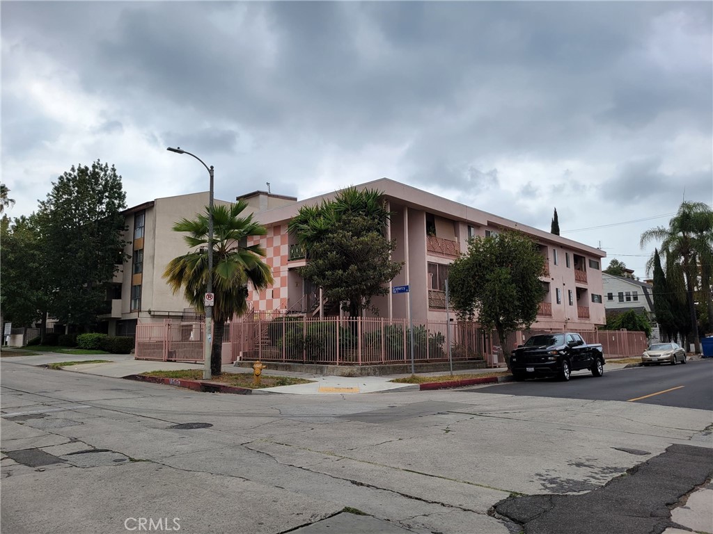 941 S Gramercy Place Property Photo 4