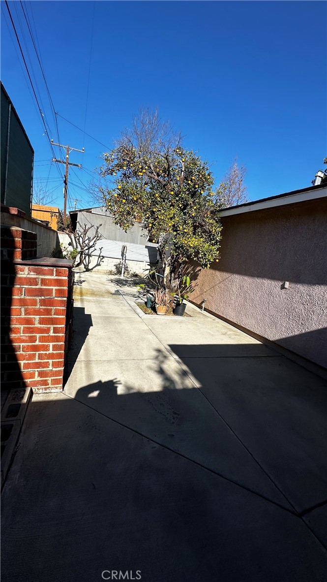 659 S Gerhart Avenue Property Photo 33