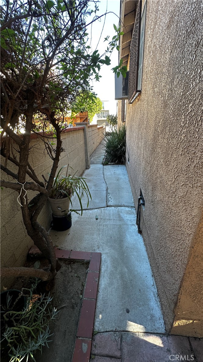 659 S Gerhart Avenue Property Photo 35