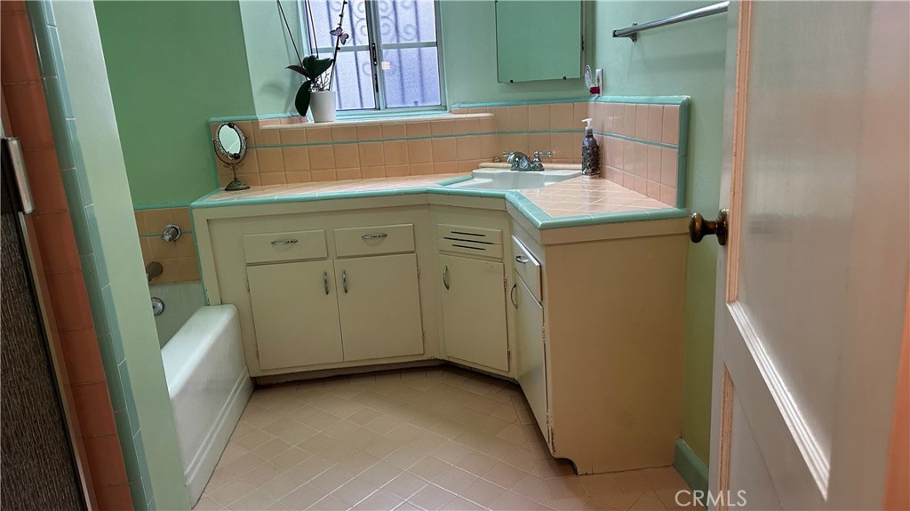 659 S Gerhart Avenue Property Photo 54