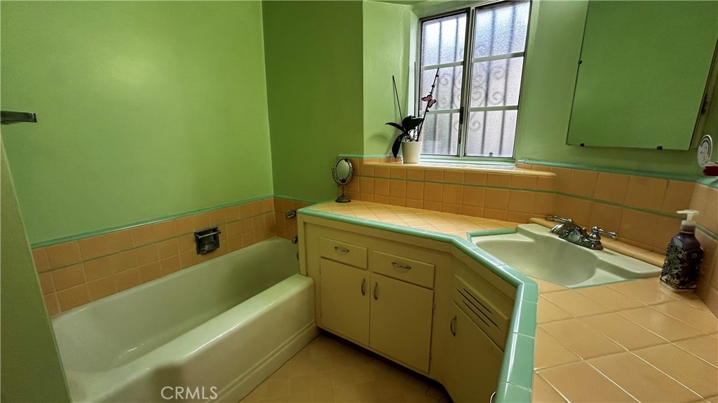 659 S Gerhart Avenue Property Photo 55